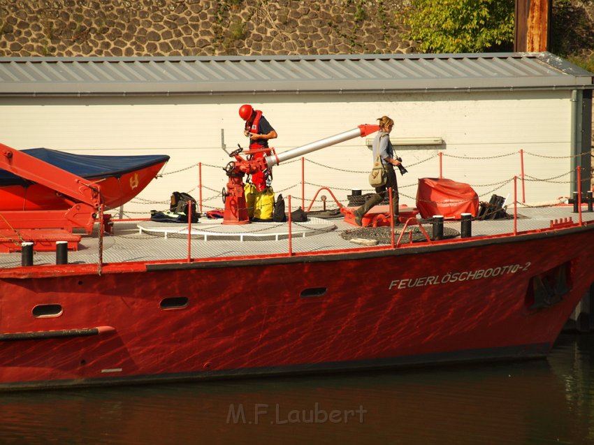 Uebung BF Hoehenretter Loeschboot Koeln Severinsbruecke P045.JPG